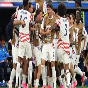 أمريكا تتخطى أستراليا وتعبر إلى الدور الثاني بكأس العالم