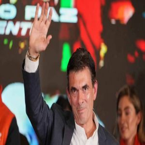 رئيس بوليفيا يعلن حالة الطوارئ بسبب إغلاق الطرق