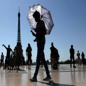 فرنسا تعلن إنذاراً أحمر غير مسبوق بسبب موجة حر خانقة