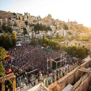 وفاة مشجع وإصابة ثمانية آخرين إثر تدافع في محيط المدرج الروماني وسط عمّان