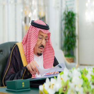خادم الحرمين الشريفين يرأس جلسة مجلس الوزراء في جدة