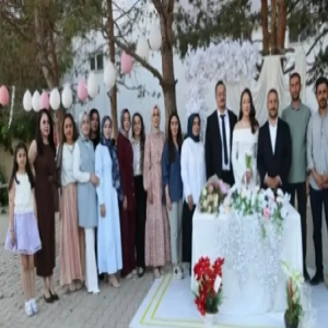 ساحة مدرسة تركية تتحول إلى «صالة أفراح»
