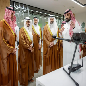 وزير الاتصالات يزور مركز ريادة الأعمال الرقمية "كود" في جامعة القصيم