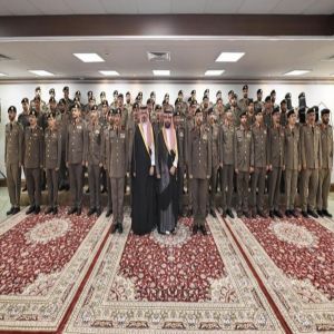 أمير جازان يزور شرطة المنطقة ويطّلع على أعمال ومهام الأمن العام