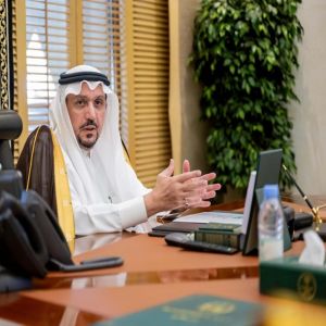 أمير القصيم يرأس اجتماعًا للاطّلاع على نسب الإنجاز في مشروع ميدان ريمات للهجن