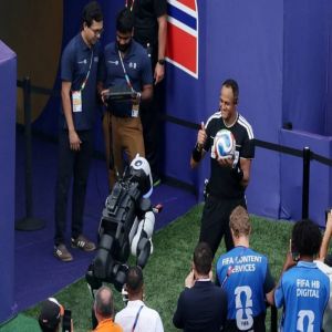 روبوت يظهر لأول مرة في كأس العالم