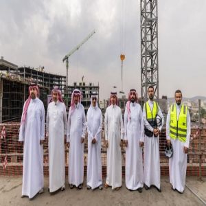 وزير السياحة يطّلع على سير الأعمال في مشروع "ذا بوينت" بمنطقة عسير