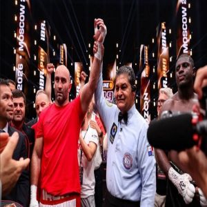 مراد غاسييف يحافظ على لقب العالم للوزن الثقيل بعد فوزه في "IBA PRO 19"