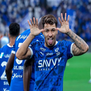 أياكس يفتح باب المفاوضات لضم ماركوس ليوناردو من الهلال