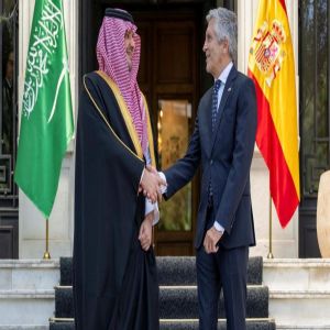 الأمير عبدالعزيز بن سعود يعقد جلسة مباحثات رسمية مع وزير الداخلية الإسباني