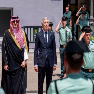 الأمير عبدالعزيز بن سعود يزور المقر الرئيس للحرس المدني الإسباني