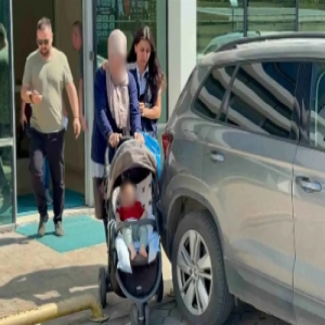 زوجان أجنبيان يستغلان طفلهما لتهريب المخدرات