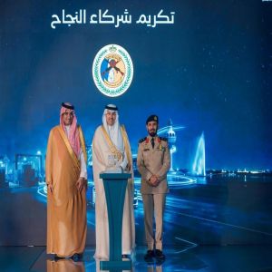 وزير النقل يكرّم حرس الحدود خلال تدشين أكبر منطقة تفويج للشاحنات في العالم