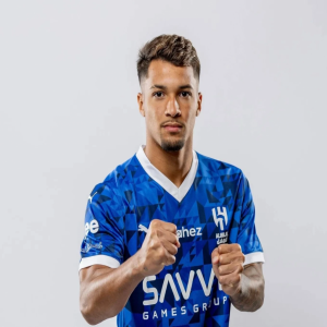 رسميًا.. الهلال يوافق على بيع ليوناردو لـ"أياكس"