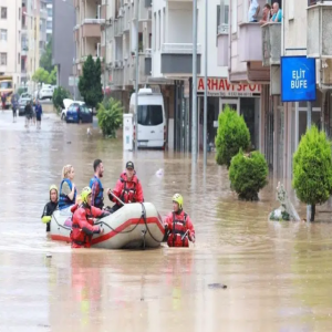 الأمطار الغزيرة تغرق المنازل والطرق في كوريا