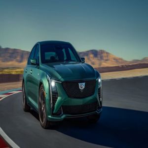 كاديلاك CT5-V سيارة عائلية بمواصفات فاخرة