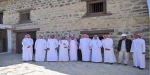 فريق مسارات السياحي من هيئة السياحة والآثار يزور قصر " ابن رقوش" بالباحة