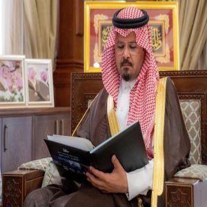 أمير المدينة المنورة يستقبل مدير البريد السعودي بالمنطقة
