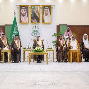 أمير القصيم يزور محافظة عنيزة ويؤكّد أهمية الاستثمار في تعزيز التنمية