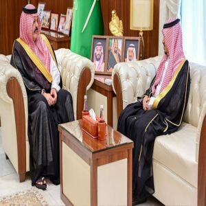 أمير حائل يستقبل مدير فرع البريد السعودي "سبل" بالمنطقة