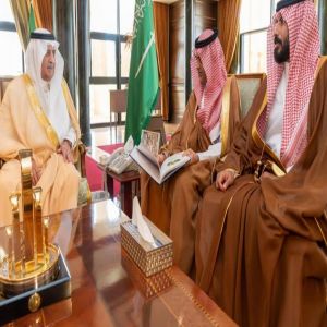 أمير تبوك يتسلم التقرير السنوي لمطار الأمير سلطان بن عبدالعزيز الدولي