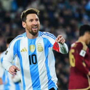 ميسي لن يرحل عن قيادة منتخب الأرجنتين بأمر الجماهير