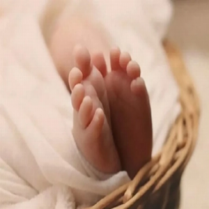 عمّة تخطف رضيع شقيقها لتوهم زوجها بالإنجاب