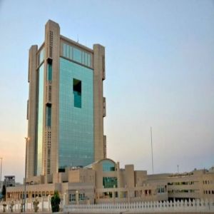 أمانة جدة تضبط أكثر من طنين من الحلويات الفاسدة داخل شقة سكنية