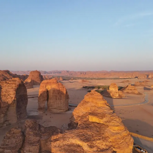 صخرة الفيل بالعلا.. وجهة صيفية تتناغم فيها الطبيعة وتنوع التجارب