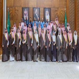 أمير المنطقة الشرقية يستقبل منسوبي فرع وزارة الطاقة بالمنطقة