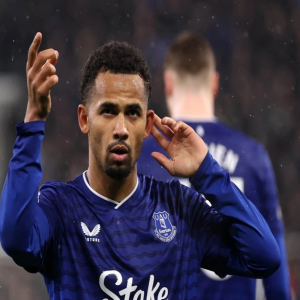 إيفرتون يضع شرطًا للموافقة على رحيل ندياي للهلال