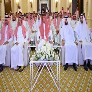 محافظ جدة يشارك منسوبي المحافظة حضور دورة "الثمان الأولى"