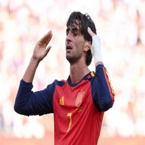 توريس يفرض شرطًا واضحًا على برشلونة لتجديد عقده
