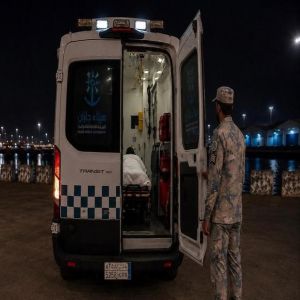 حرس الحدود بمنطقة جازان ينقذ مقيمًا تعرض لوعكة صحية في عرض البحر