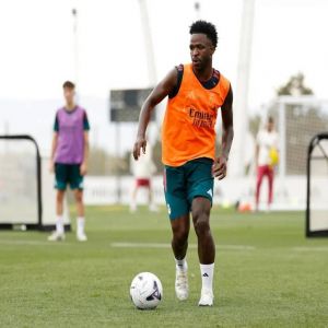 بوساطة من مورينيو.. ريال مدريد يجدد عقد فينيسيوس