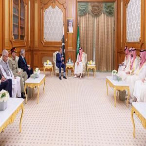 سمو ولي العهد يلتقي رئيس وزراء جمهورية باكستان الإسلامية
