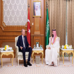 سمو ولي العهد يلتقي رئيس الجمهورية التركية