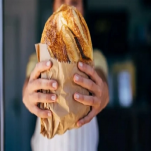 كيف أنقذت «خبازة» زبائنها من موت محقق؟