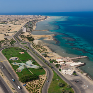 شاطئ الدقم.. وجهة تجمع البحر والطبيعة في أملج