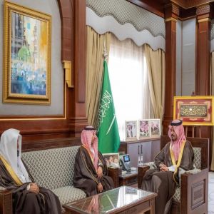 أمير منطقة المدينة المنورة يستقبل الأمين العام لمجمع الملك فهد لطباعة المصحف الشريف