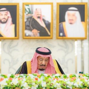 خادم الحرمين الشريفين يرأس جلسة مجلس الوزراء في جدة