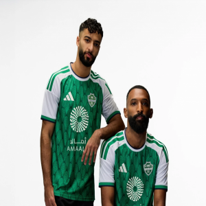 الأهلي يكشف عن قميصه الأساسي للموسم الجديد
