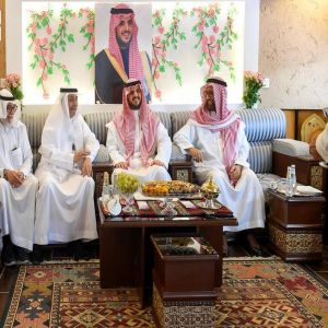 محافظ الطائف يزور مصنع ومزرعة الكمال السياحية