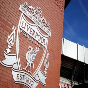 ليفربول يبيع حصة أقلية لائتلاف استثماري يضم مؤسس أمازون
