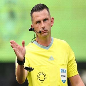 لأول مرة.. بث محادثات الحكام واللاعبين في الدوري الإنجليزي