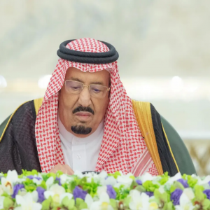 خادم الحرمين الشريفين يرأس جلسة مجلس الوزراء في جدة