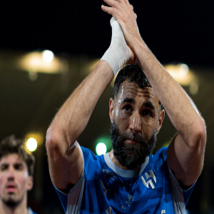 بنزيما يثير الغموض حول مستقبله مع الهلال
