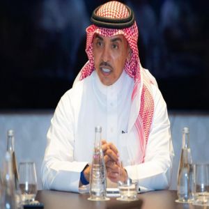 وزير الإعلام يلتقي الوفد الإعلامي المرافق لزيارة سمو ولي العهد للجمهورية الفرنسية