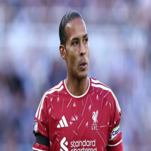 فان دايك يطالب ليفربول بـ"إظهار رد فعل"