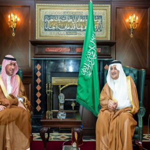 أمير منطقة تبوك يستقبل وزير البلديات والإسكان